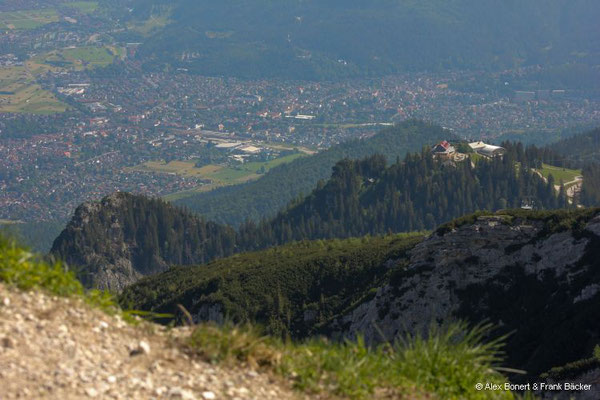Garmisch-Partenkirchen 2023, Blick über Kreuzeck nach Garmisch-Partenkirchen