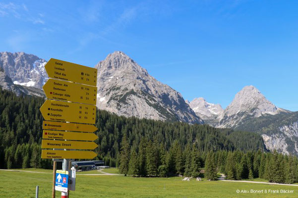 Garmisch-Partenkirchen 2023, Ehrwalder Alm mit Tajakopf und Sonnenspitze