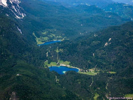 Mittenwald 2009, Blick vom Karwendel auf Lautersee (vorne) und Ferchensee