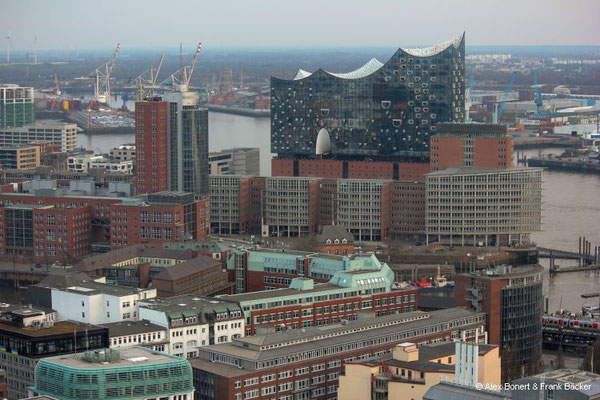 Hamburg 2023, Blick vom Michel auf die Elbphilharmonie