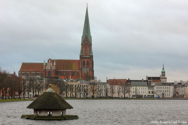 Schwerin 2022, Pfaffenteich mit Mariendom