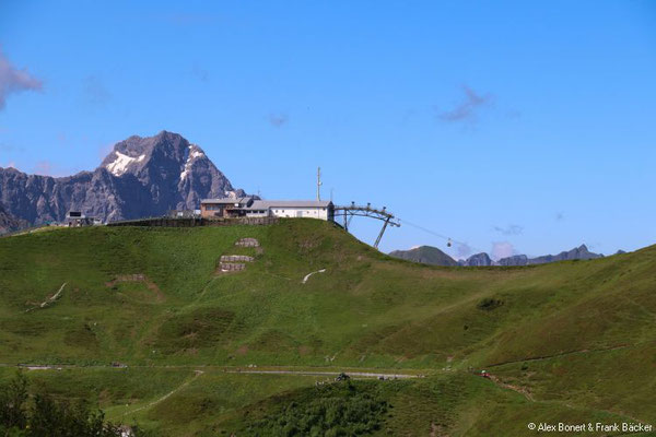 Oberstdorf 2020, Blick vom Fellhorn zur Kanzelwand-Bergstation mit Widderstein