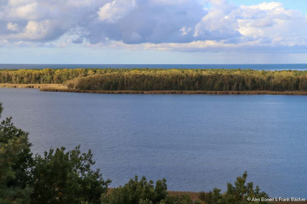 Zingst 2021, Blick vom Aussichtsturm Barhöft zur Insel Bock