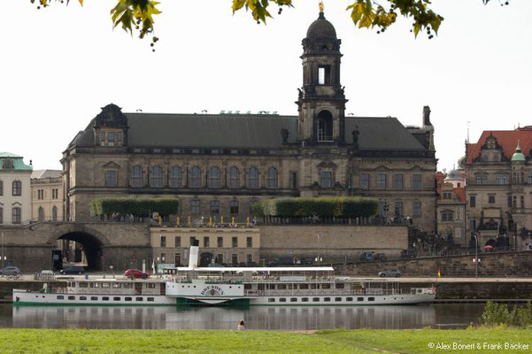 Dresden 2022, Elbufer mit Oberlandesgericht