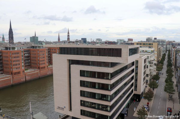 Hamburg 2021, Blick von der Elbphilharmonie auf die Hafencity