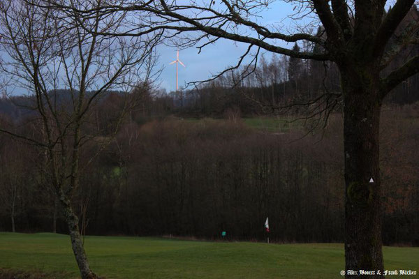 Windrad Meiswinkel, Blick vom Golfplatz bei Kreuztal