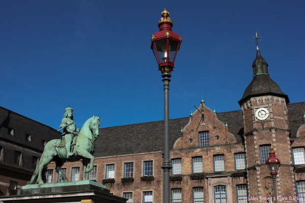 Düsseldorf 2015, Rathaus und Jan-Wellem-Standbild