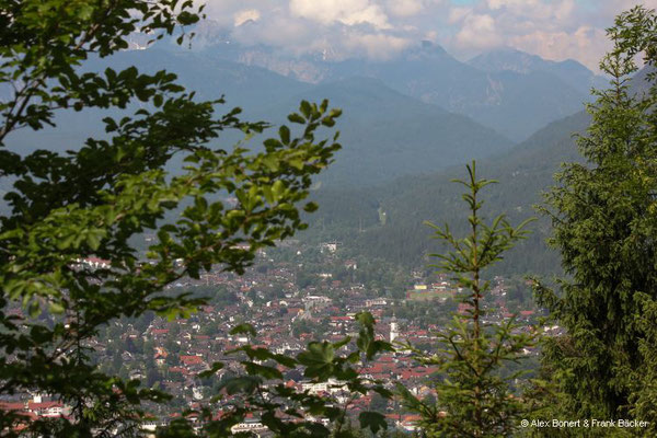 Garmisch-Partenkirchen 2023, Wank, Blick über Garmisch-Partenkirchen