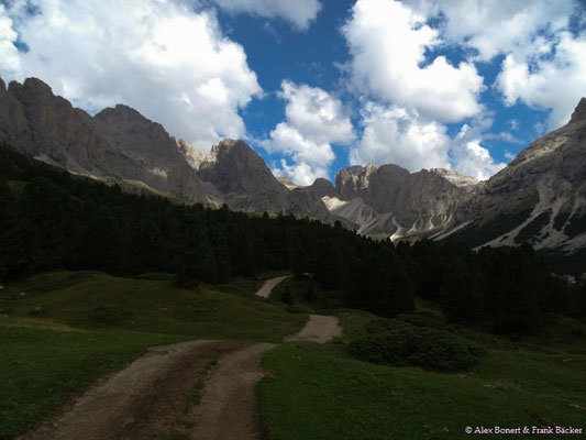 Südtirol 2016, Wanderung Col Raiser, an der Regensburger Hütte, Geislerspitzen und Muntijela