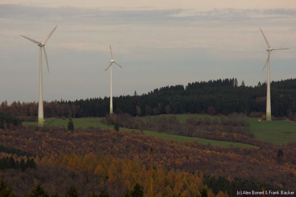 Windräder bei Rehringhausen, Olpe, vom Rhonardberg aus gesehen