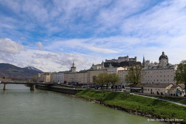 Salzburg 2023, Blick auf Altstadt mit Festung Hohensalzburg und Staatsbrücke