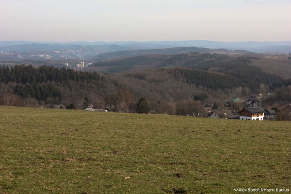 Oberholzklau Rundweg 2019, Blick vom Ischeroth auf Bühl und Richtung Langenholdinghausen