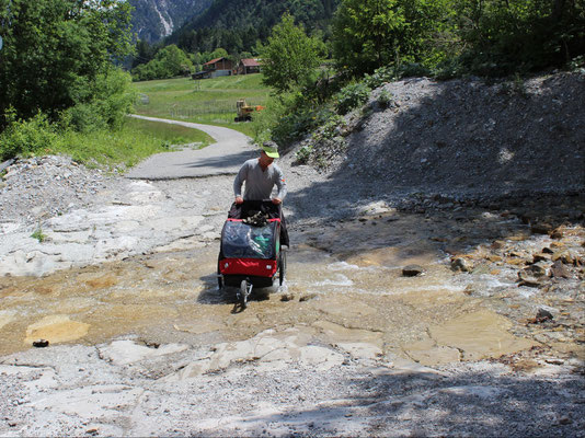So mancher Bachlauf muss durchquert werden