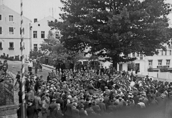 Musik auf der Rathausauffahrt