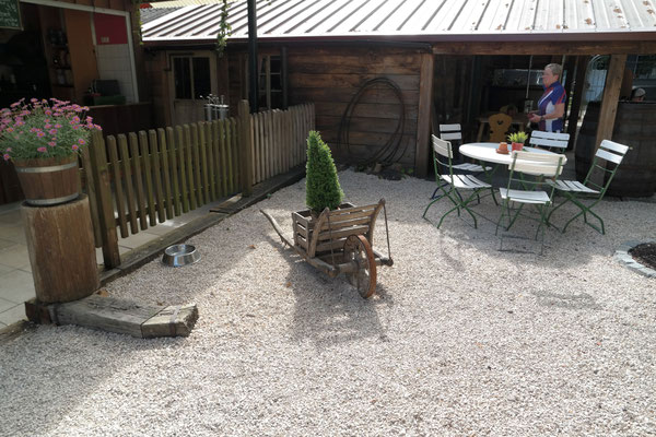 Der Kirchheimer Hirschgarten - Biergarten unter Kastanien - 25