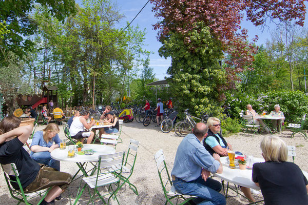 Der Kirchheimer Hirschgarten - Biergarten unter Kastanien - 9
