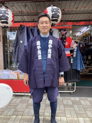 ▲川崎市溝口の祭り用品店「岡田屋足袋店」さんで半纏を新調しました。▲