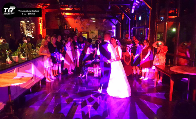 Hochzeit in der Landlust / Burg Flamersheim, Euskirchen mit unserem DJ Service + Licht & Ton