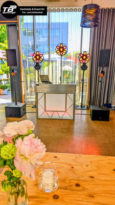 Hochzeits DJ im wunderschönen DEINspeisesalon in Köln Ehrenfeld - Blick aufs DJ Pult mit meiner Technik
