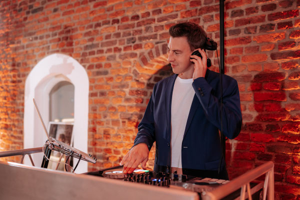 Hochzeits DJ Timo Blößer mit eigenem DJ Team in Bonn & Köln