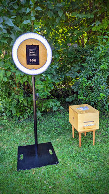 Fotobox in Holzoptik, inklusive Drucker und Requisiten