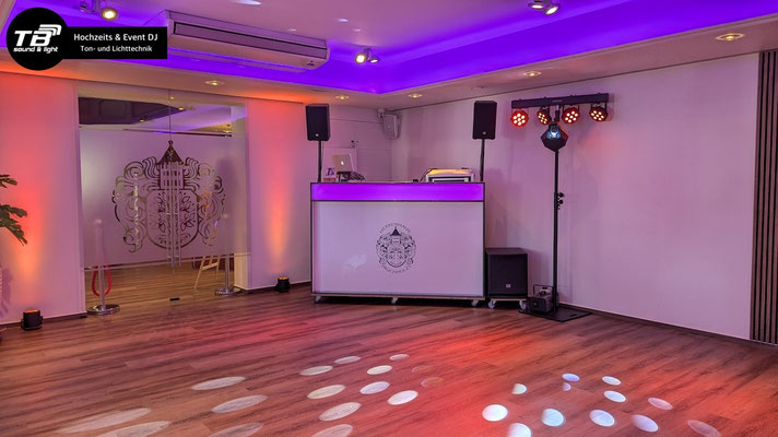 Dj für Hochzeit im Herrenhaus Buchholz Alfter - Tanzfläche mit meiner Lichttechnik