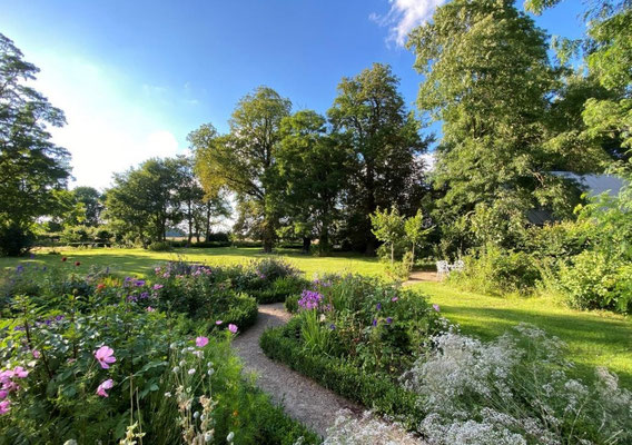 Blick ins Buchsbaumparreterre