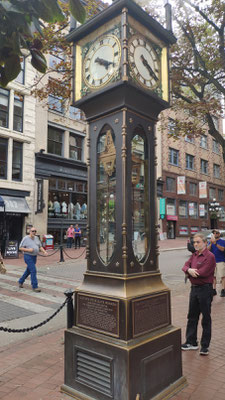 Steam Clock in Gastown, Vancouver - nur mit Dampf betrieben, pfeift alle 15 Minuten