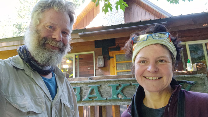 Vor der Bakery, die sich 2 Meilen vor Stehekin befindet