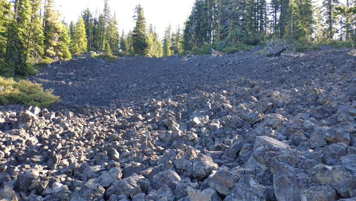 Unendliche Geröllfelder, Überbleibsel vom Vulkanausbruch des Mt. Manzama vor etwa 7700 Jahren