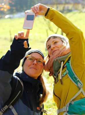 ist das nicht ein schönes foto? chrissi & katrin on herbs tour!