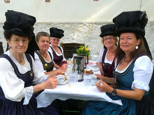 von links beginnend: hanni schrottenbacher (obfrau), friedi kanz, walfriede mesnarz, lisi kanz