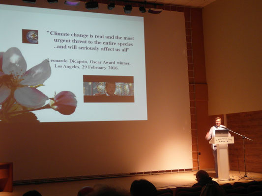 Dr. M. Blanke University of Bonn, presented the effects of climate change on advancing flower phenology in cherry, recorded for several decades at Campus Klein-Altendorf, a presentation received as an ‘inspiring talk‘ by the audience.