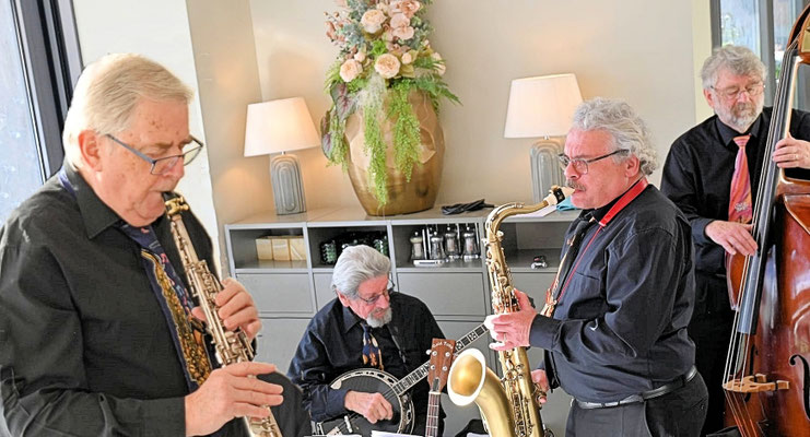 Im Quartett mit Leo Utiger: Klarinette, Blockflöte, Tenor- Sopran- und Baritonsaxophon