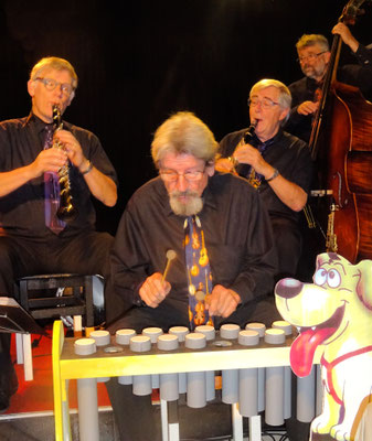 Konzert in der Jazz Bar SCAT CLUB Biel: Röbi Lässker am Röhrophon 