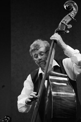 Andi Reinhard: Kontrabass