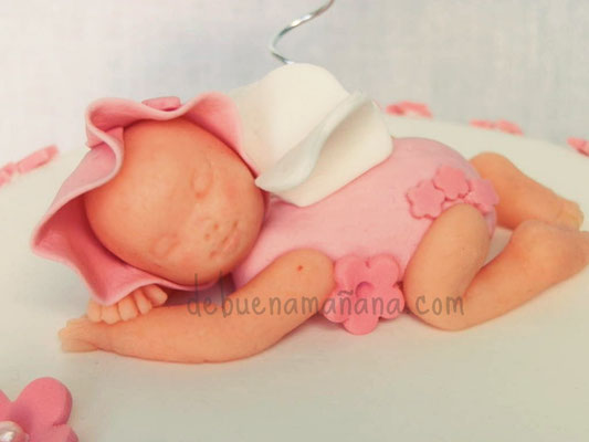 Modelado del bebé en fondant o porcelana fría