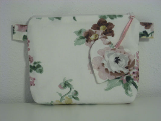 QUADRATHERZ Canvas geblumt 8-059