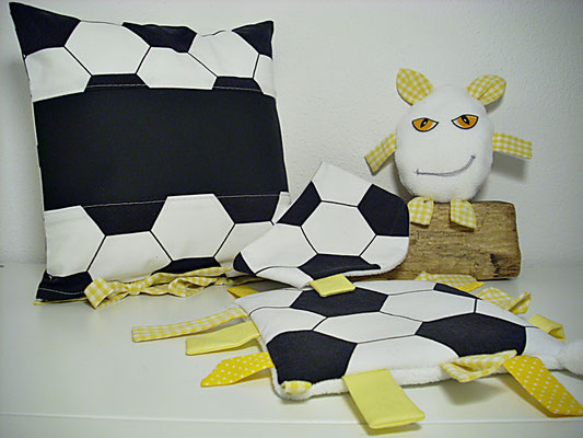 FUSSBALL Gelb