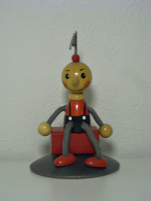 FOTOHALTER STAND Männlein sitzend 3-014