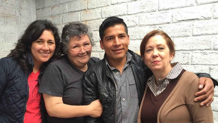 Als Kind hat Angel Ordoñez die Schule Educare von Cisol besucht. Im Anschluss hat er an einem Gymnasium in Loja die Matura absolviert und besucht nun die Polizeiakademie.