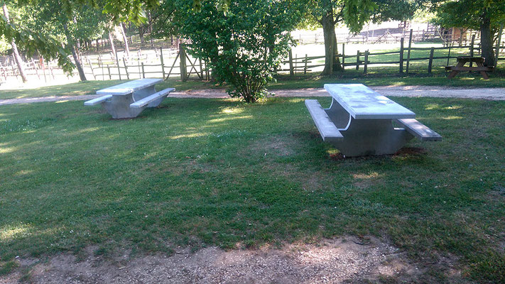 Mobilier urbain en béton table et banc AZ CONSTRUCTION