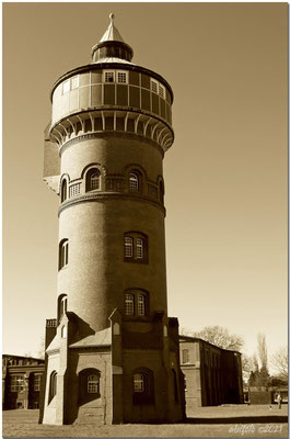 Wasserturm in Sepia