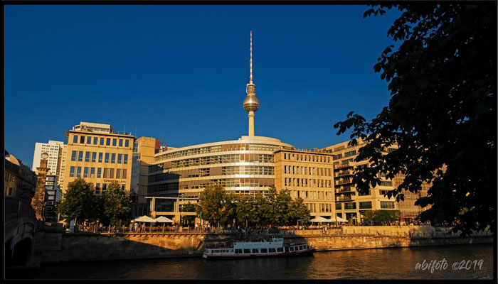 Spreeufer mit Fernsehturm