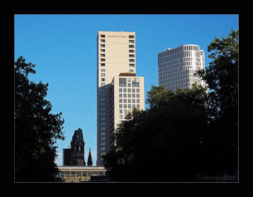Waldorf Astoria + Upper West neben Gedächtniskirche am Zoo