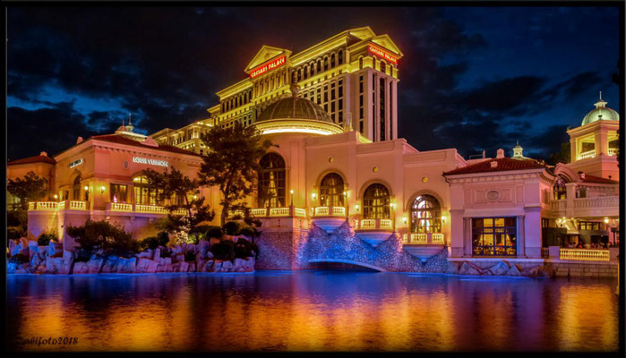 Hotel Bellagio (dahinter das Caesars Palace!)/Las Vegas/Nevada/USA