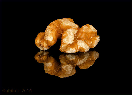 gespiegelte Walnuss: 45mm, 8s, f8, iso200, Stativ