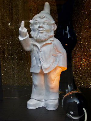 Schaufensterfigur in Mitte