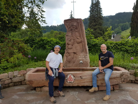 Am Jakobusbrunnen bei der Hausacher Dorfkirche