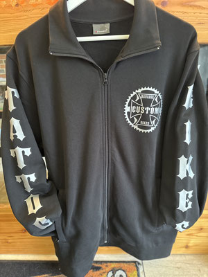 Herren Zip-Jacke mit unserem Logo von Bavaria Custom Bikes und zusätzlich mit bedruckten Ärmel